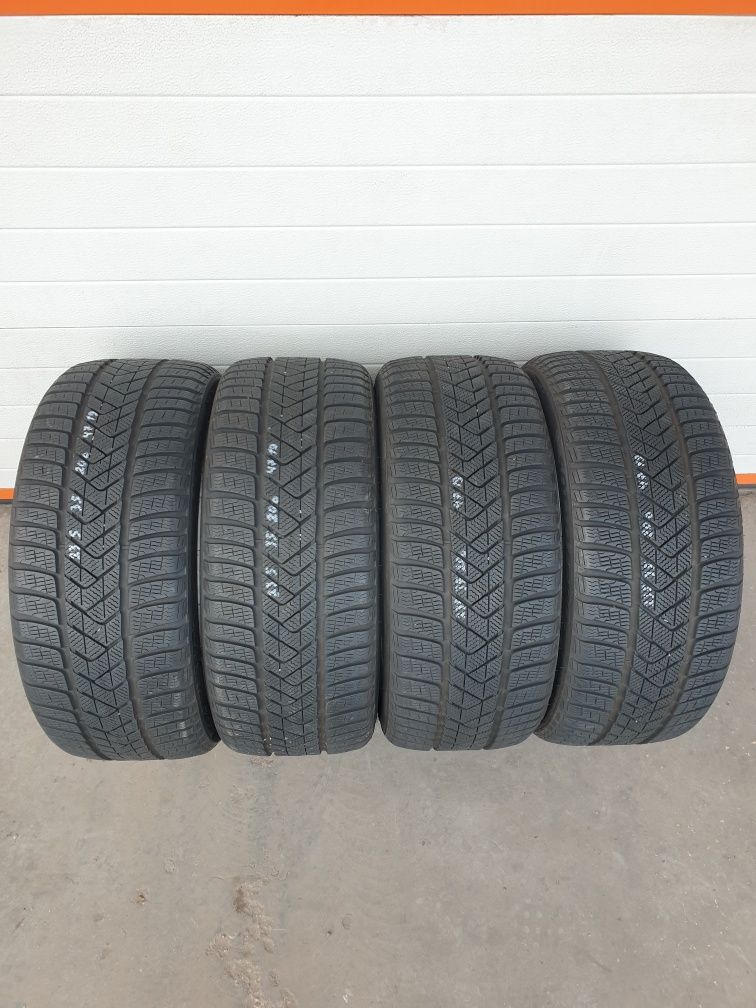 Зимни гуми 4 броя PIRELLI SottoZero3 235 35 R20 дот 4719