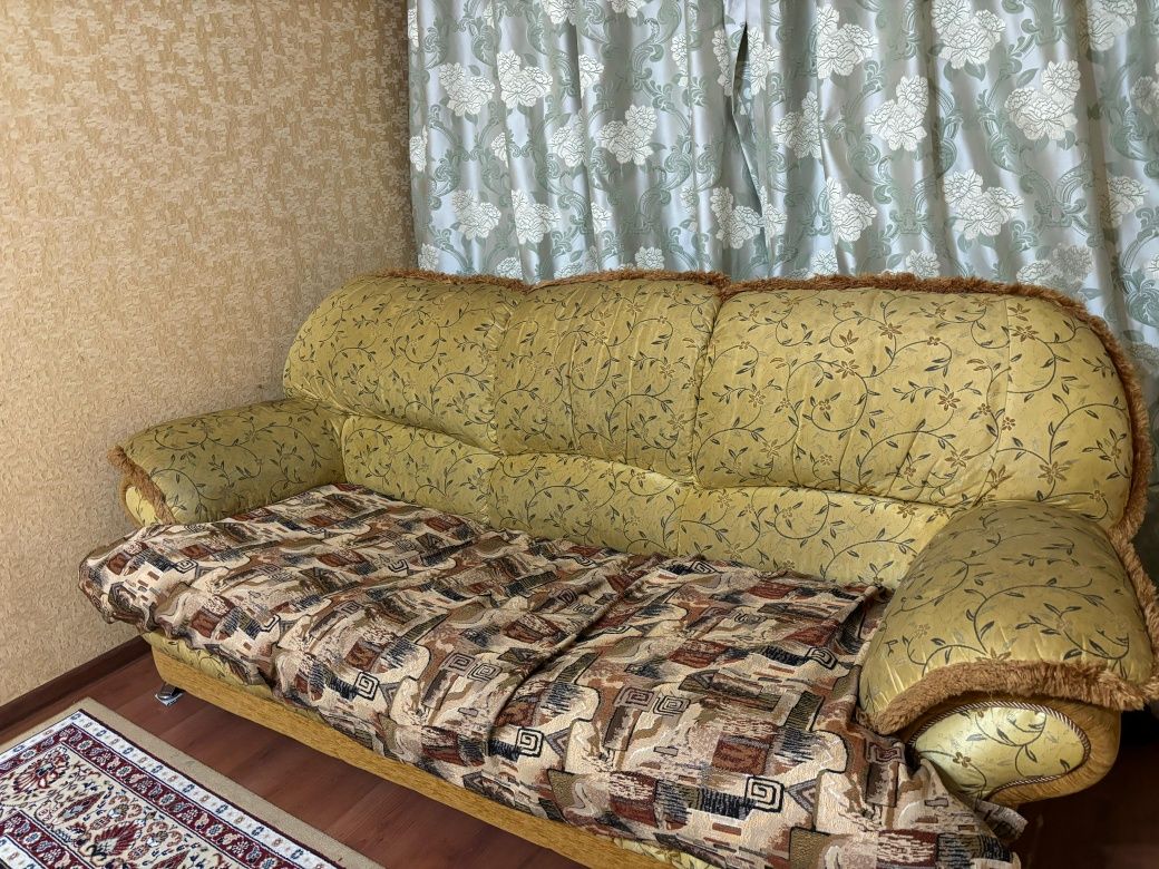 Мягкий уголок(диван и 2 кресла)