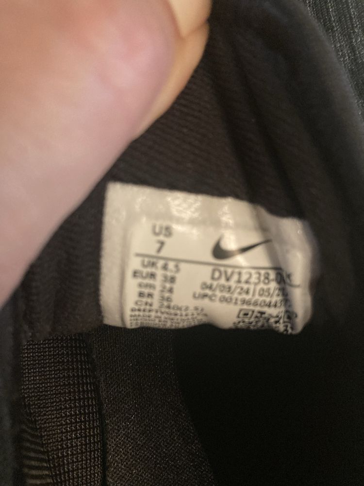 Маратонки Nike 38