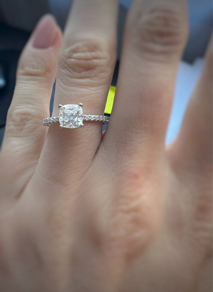 Inel Cushion cut moissanite