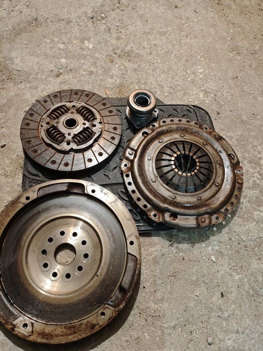 Съединител и маховик Опел Астра Г 2.0дизел 101коня