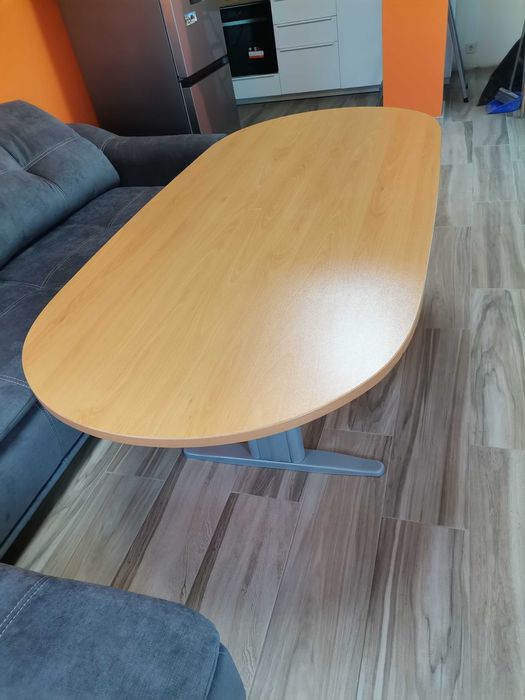 Кухненска маса с метални крака