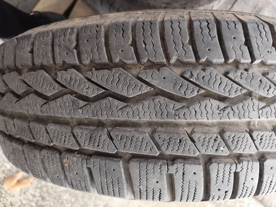 Джанти с зимни гуми 225/75/16