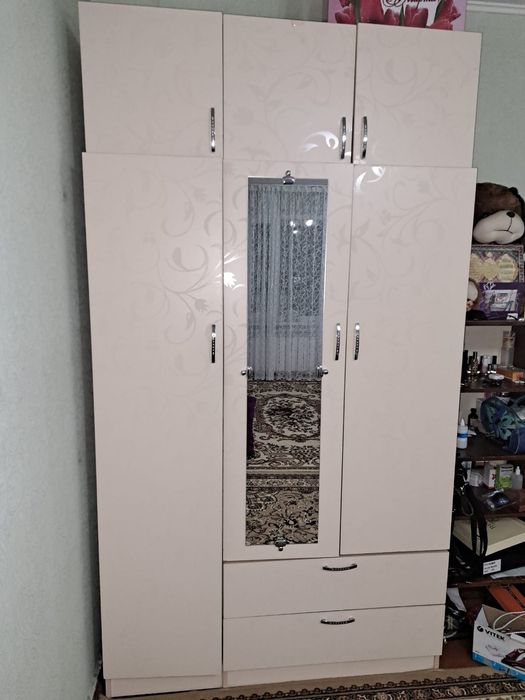 Продается Шкаф и зеркало