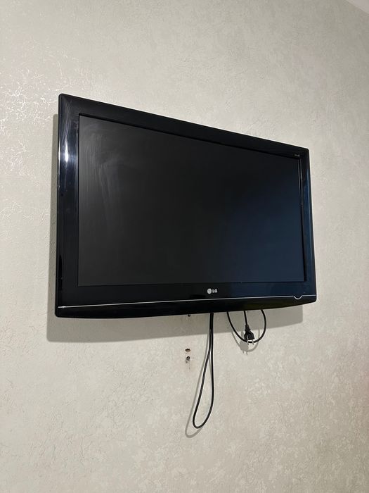 Продаю телевизор LG 37L65000