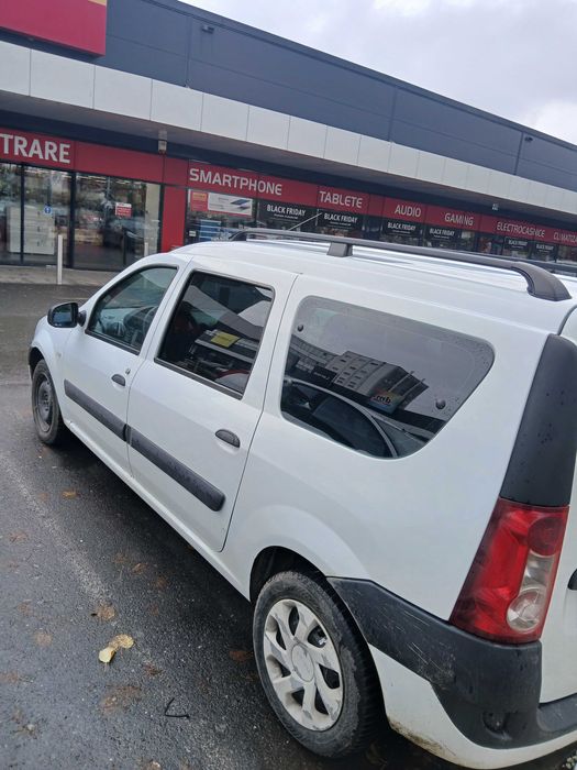 Vând Logan MCV in 7 locuri