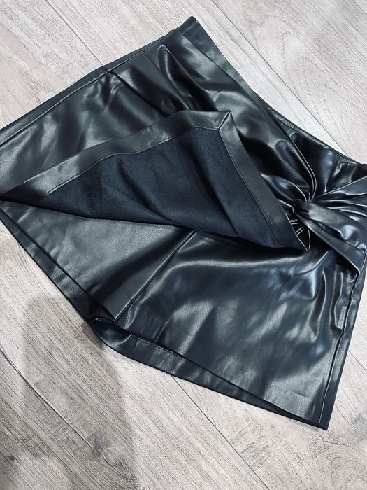 Дамска пола-панталон Mango