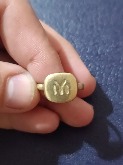 Стар пръстен бронз