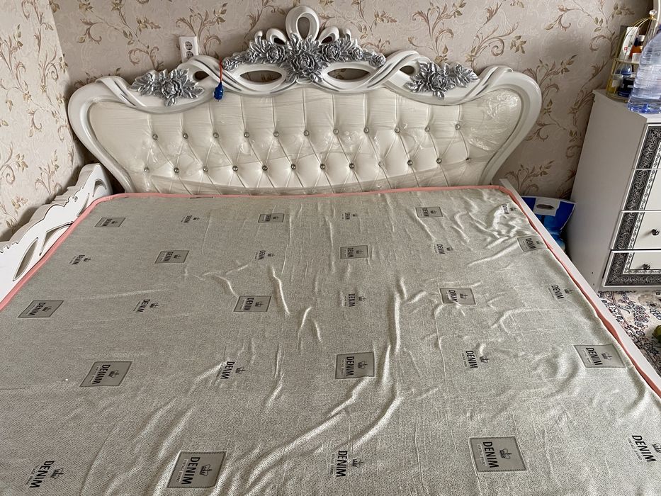 Спальный кравать