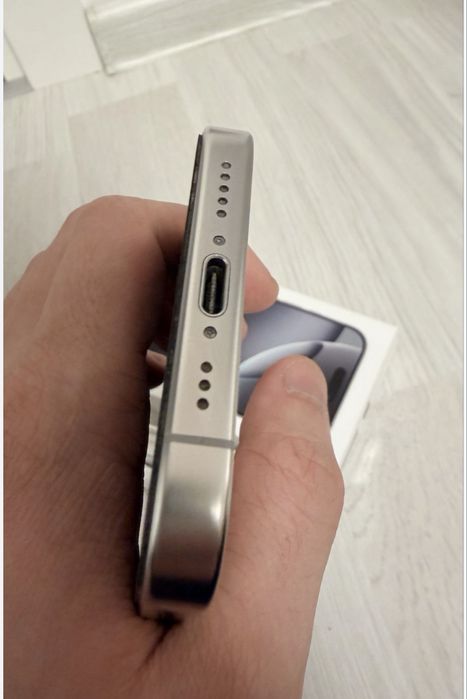 iPhone 16 PRO  Alb  256 GB  96% Bateria