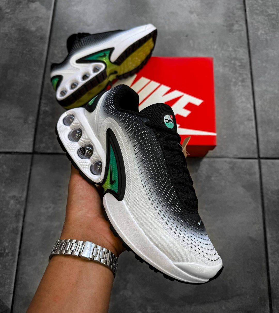 Nike DN ' White/Black/Neon мъжки маратонки