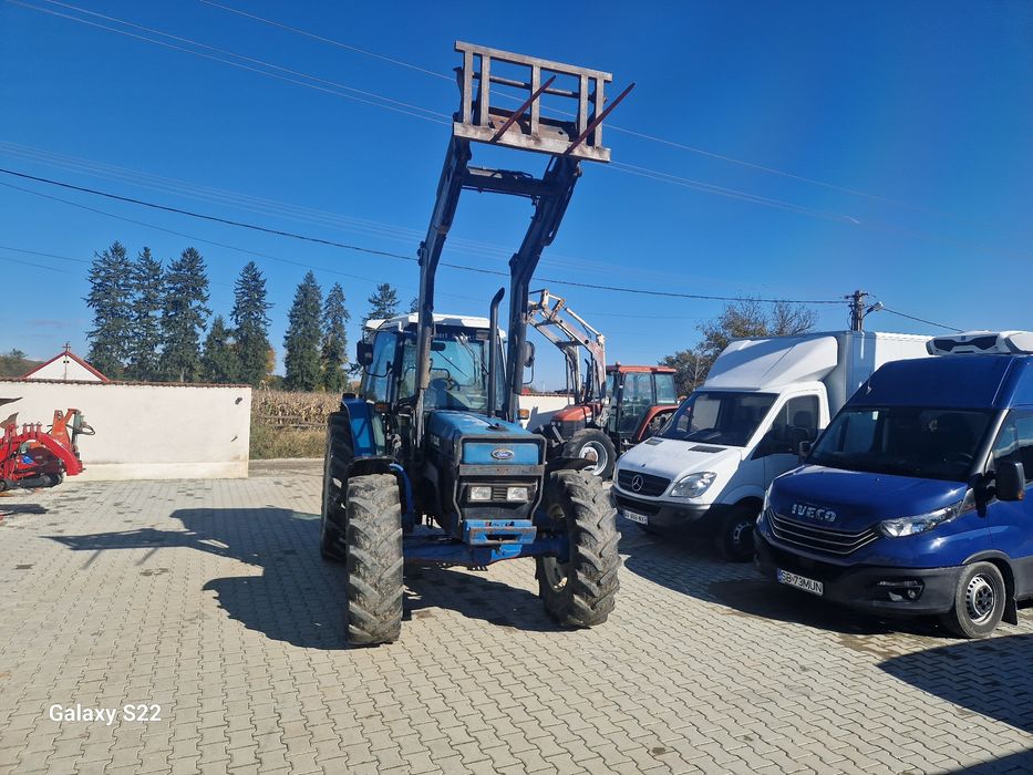 Vând tractor Ford new holland