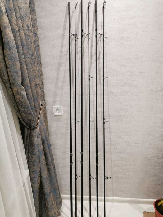 Продавам 3 броя shimano velocity 12ft 3 lb