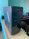 PC gaming second-hand - performanță excelentă + Monitor Samsung
