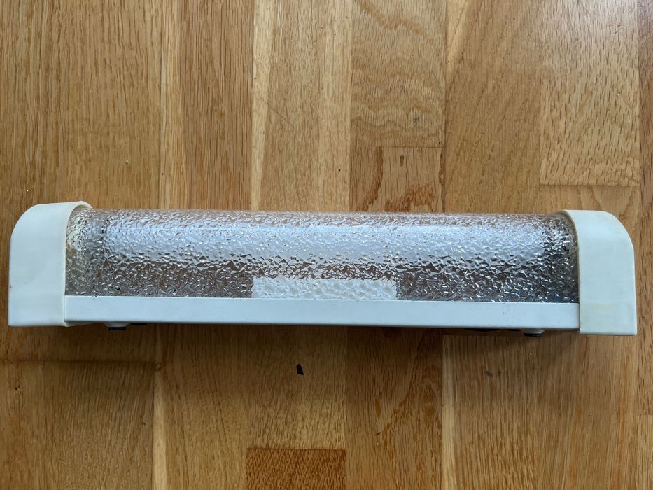 Луминесцентна лампа за баня