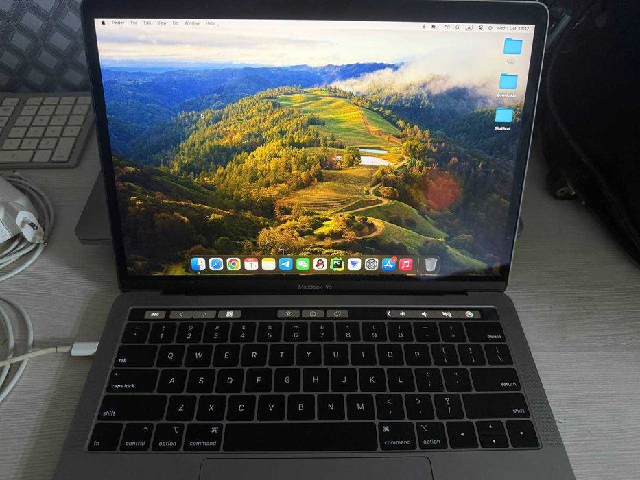 Macbook Pro 13' / 2019 / 8GB / 256GB / 2.4GHz
