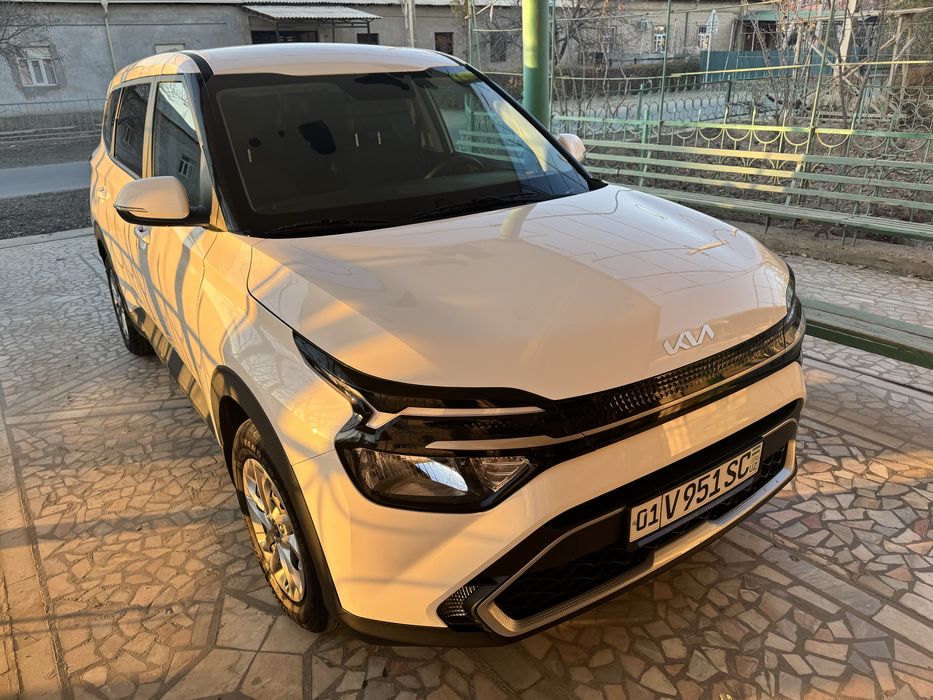 Киа Carens 1 позиция, 6 местный