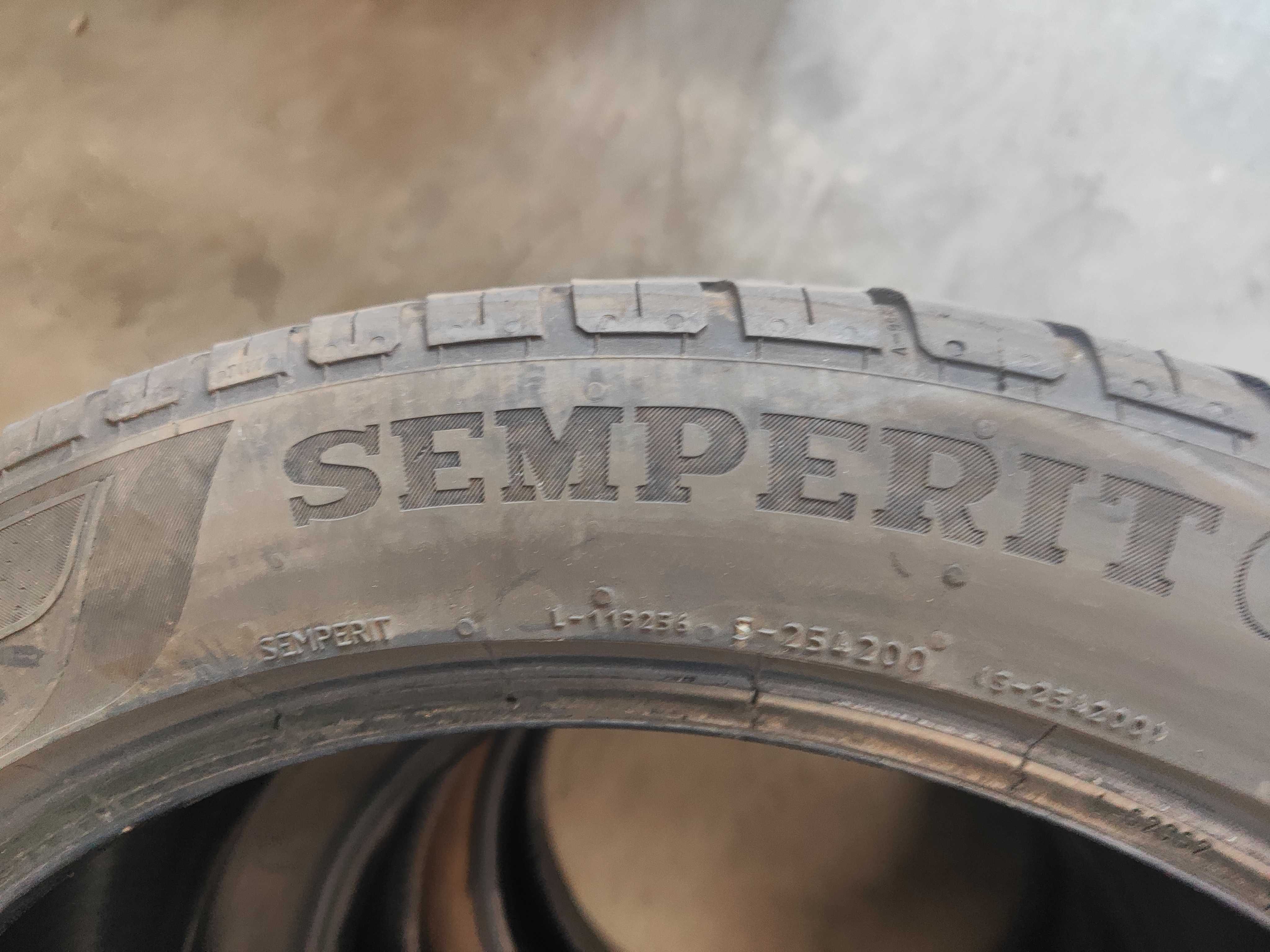 2бр.летни гуми 225/45/18 Semperit