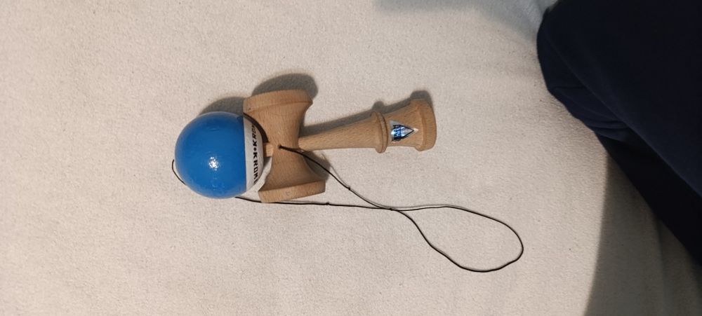 Kendama Krom Pop Albastru Închis