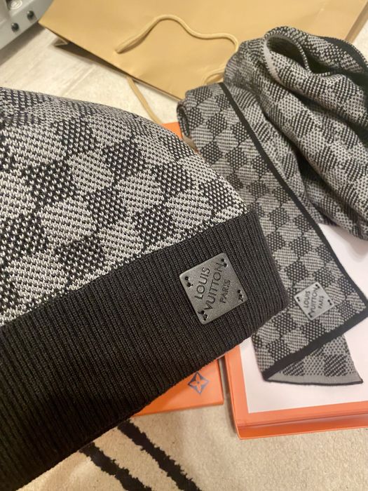 Set Fular+Caciula Louis Vuitton gri