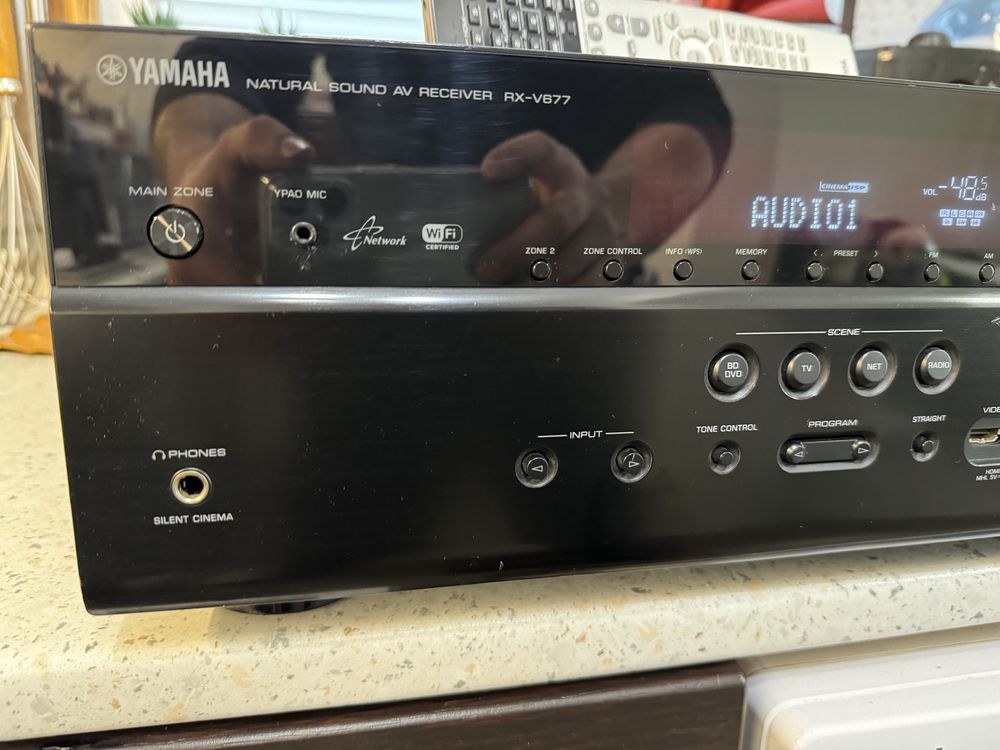 Yamaha RX-V677 resiver Wi-Fi