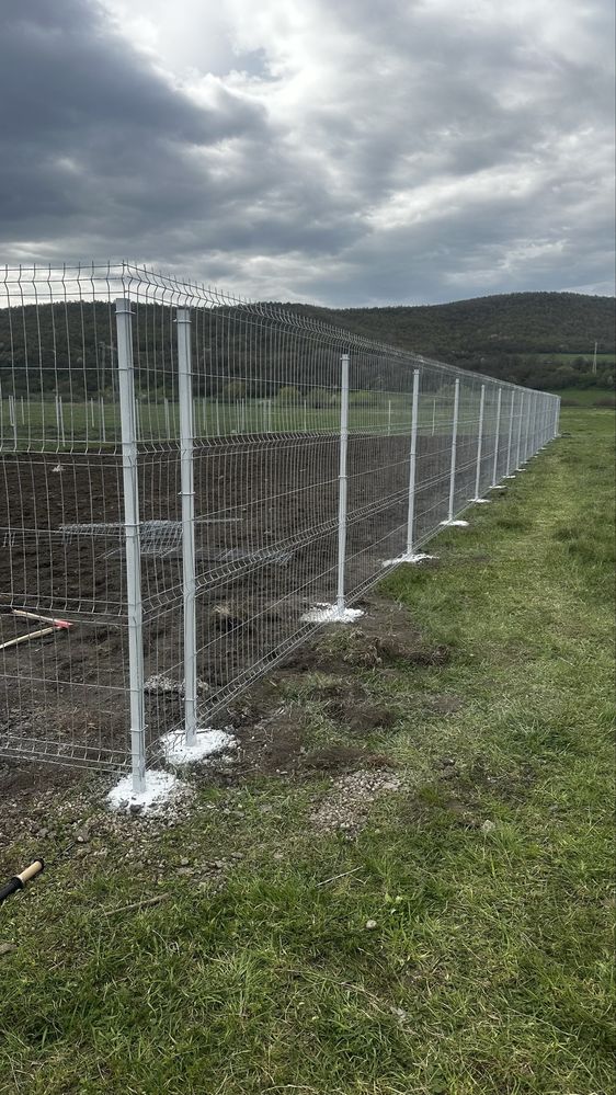 Executam garduri din plasa bordurata tabla cutata sipca metalica