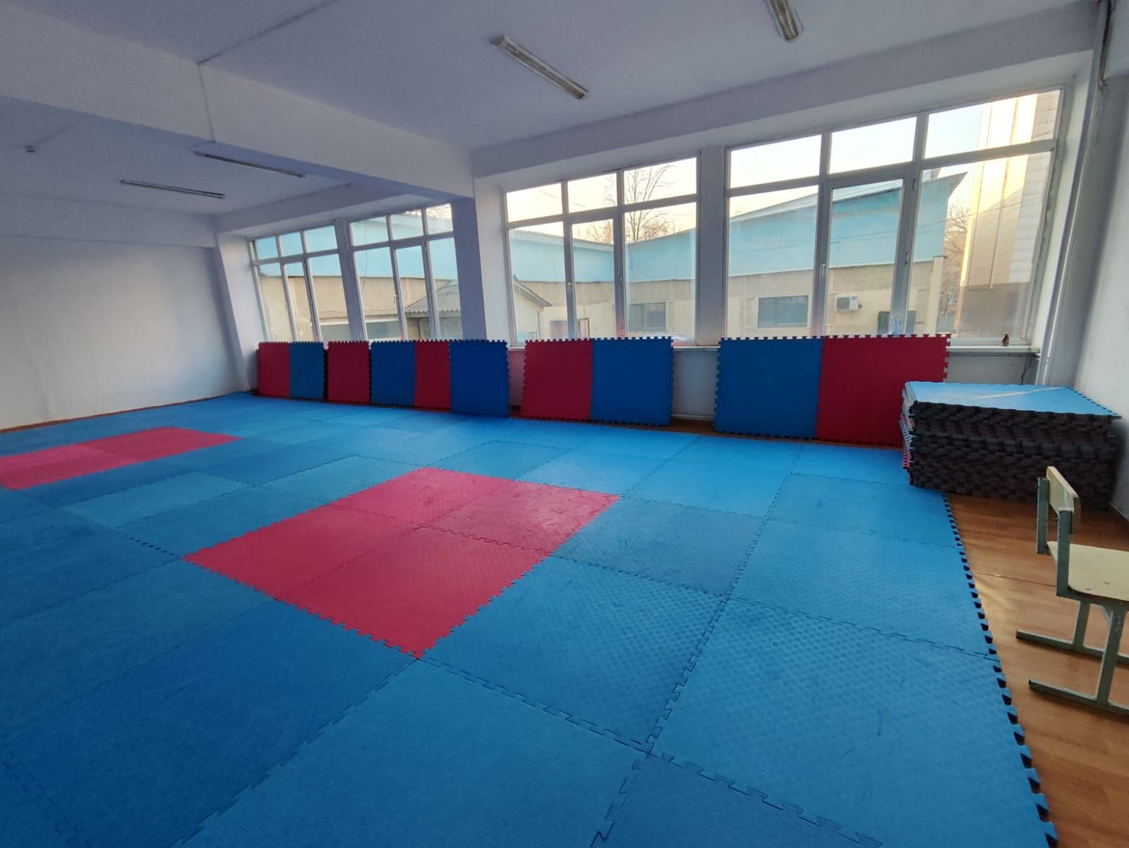 Зал для занятий йогой, борьбы, джиу джитсу, танцев, MMA,практик, медит
