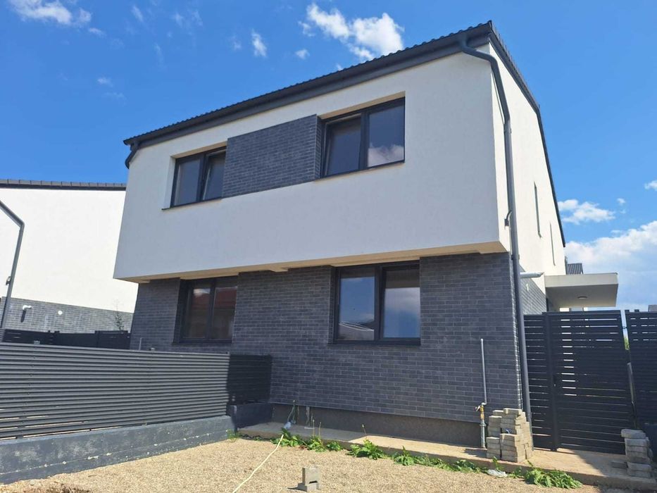 Casa tip duplex, incalzire in pardoseala, caramida, tigla ceramica