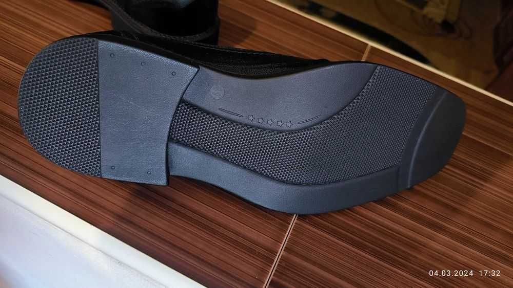 Vând pantofi eleganți