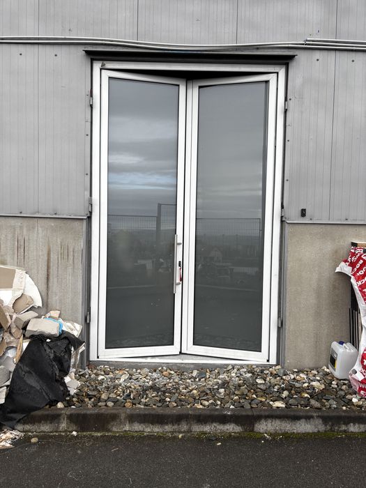 Usă de termopan folosit, stare buna, pretul este negociabil