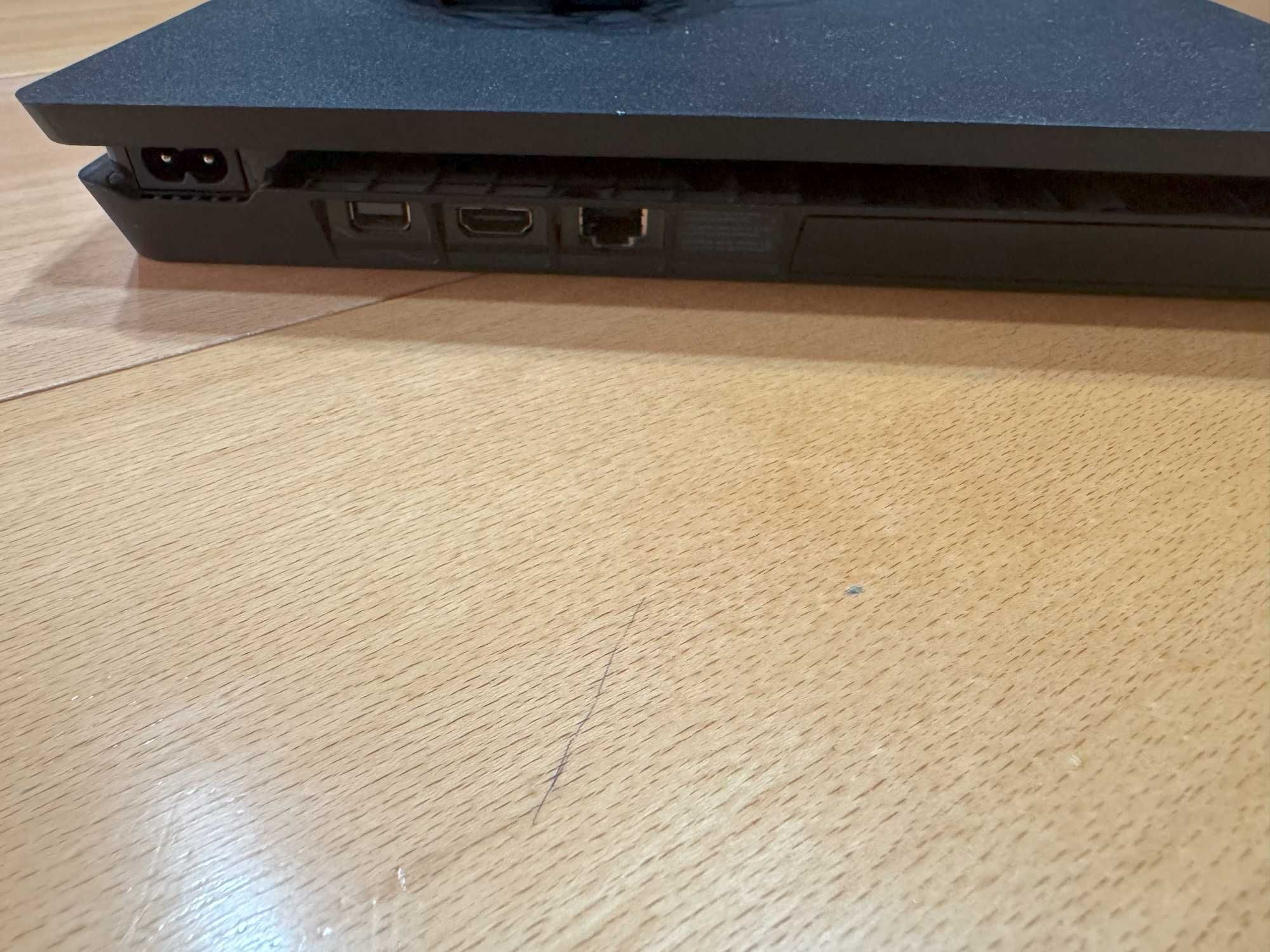 PlayStation 4 Slim 500GB в отлично състояние