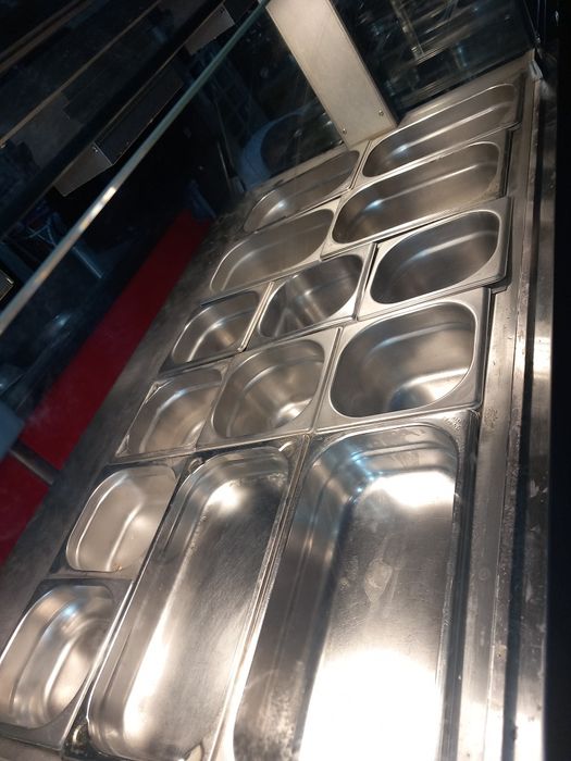 Vând vitrine frigorifice reci