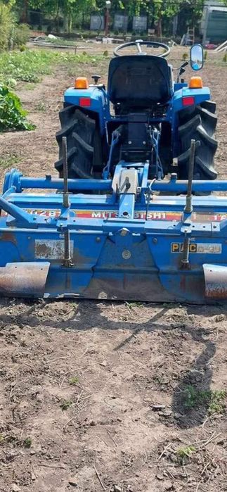 Продавам малък трактор 18 коня