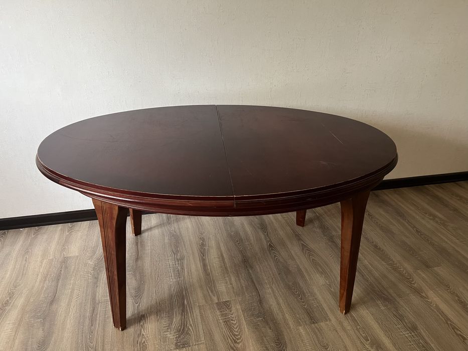 Продам овальный стол б/у