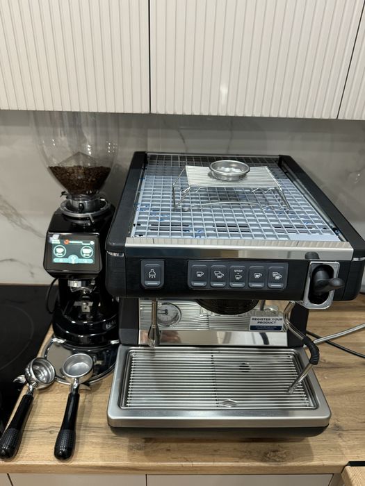 Nuova Simonelli Appia Life 1gr автомат + кофемолка Fiorenzato F64E