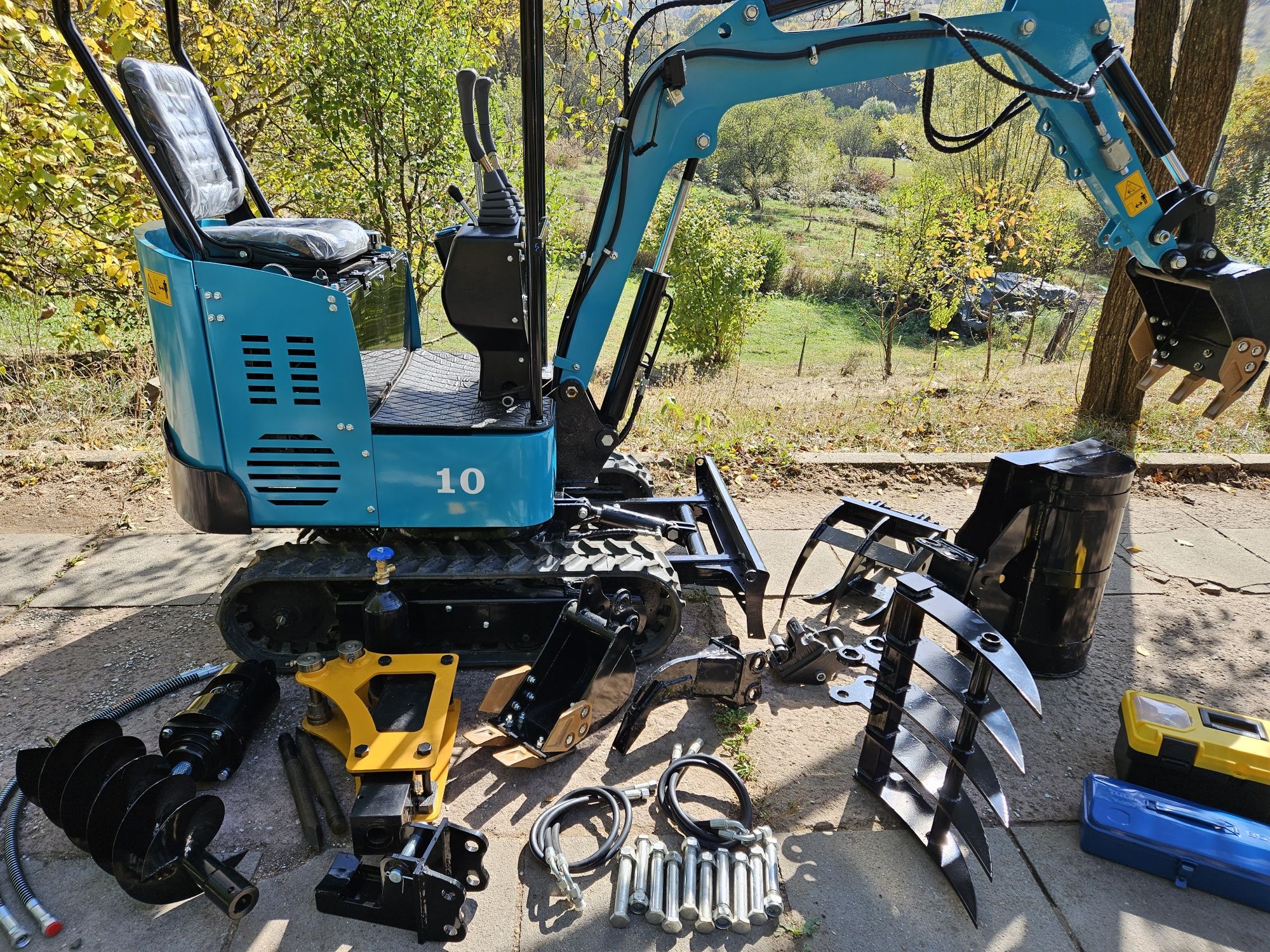 Mini excavator 1T + 9 accesorii