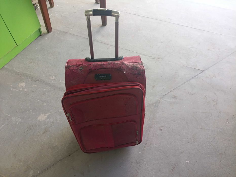 Чемодан сотилади