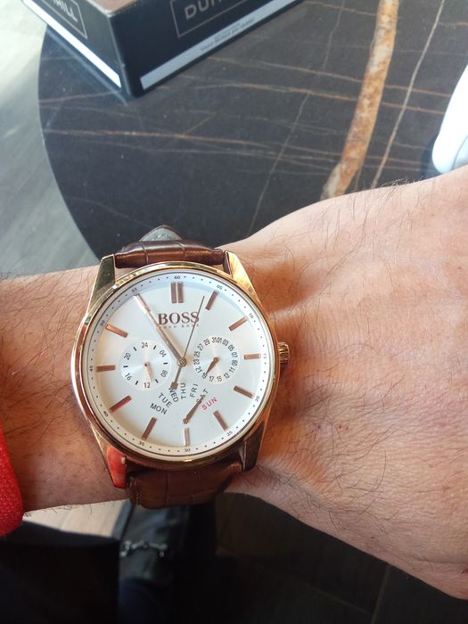 Ceas purtat de câteva ori