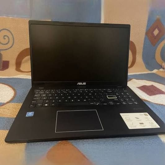 Vând laptop Asus nou