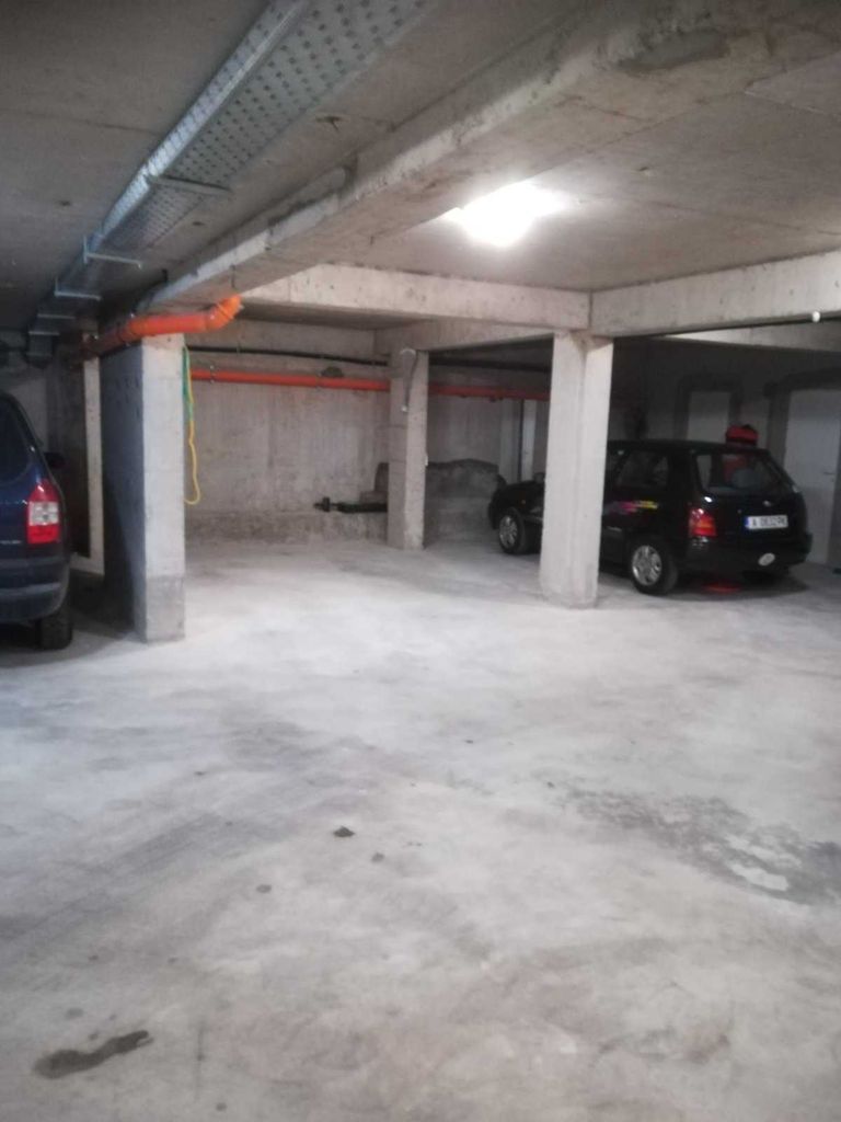 Дава се под наем Гараж / Паркомясто в Бургас, Център - 20 кв.м за 38.25 € - Снимка #1