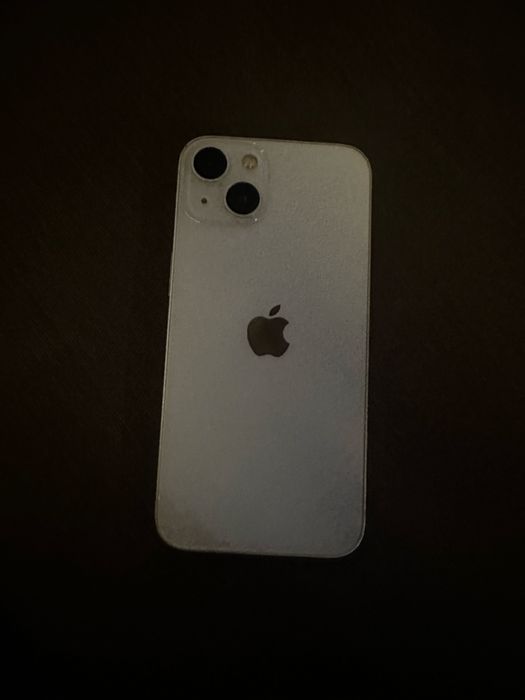 iPhone 13 с протектор и два калъфа