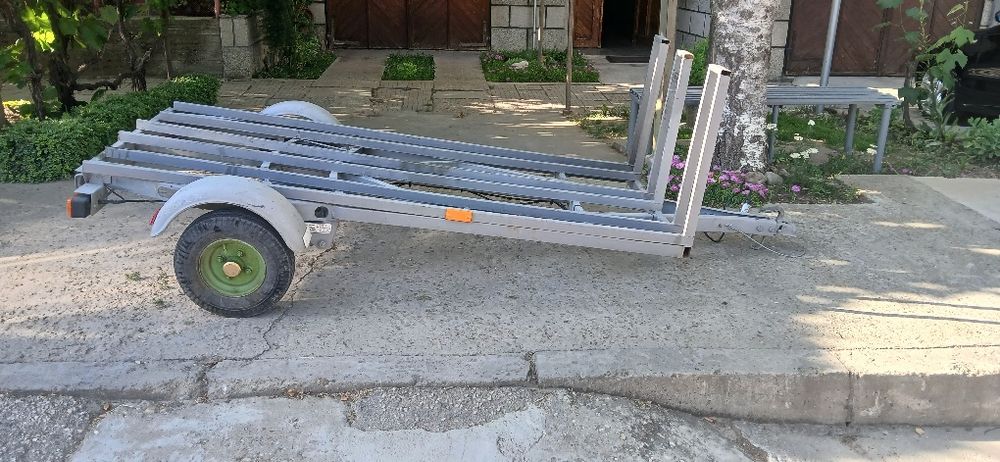 Продава се колесар за 3 мотора с преглед до юни 2026г. И платен данък