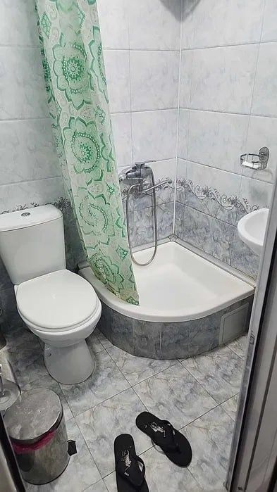 Яккасарайский район  Шота Руставели 1в2.ком kvartira/3/5 Кирпич