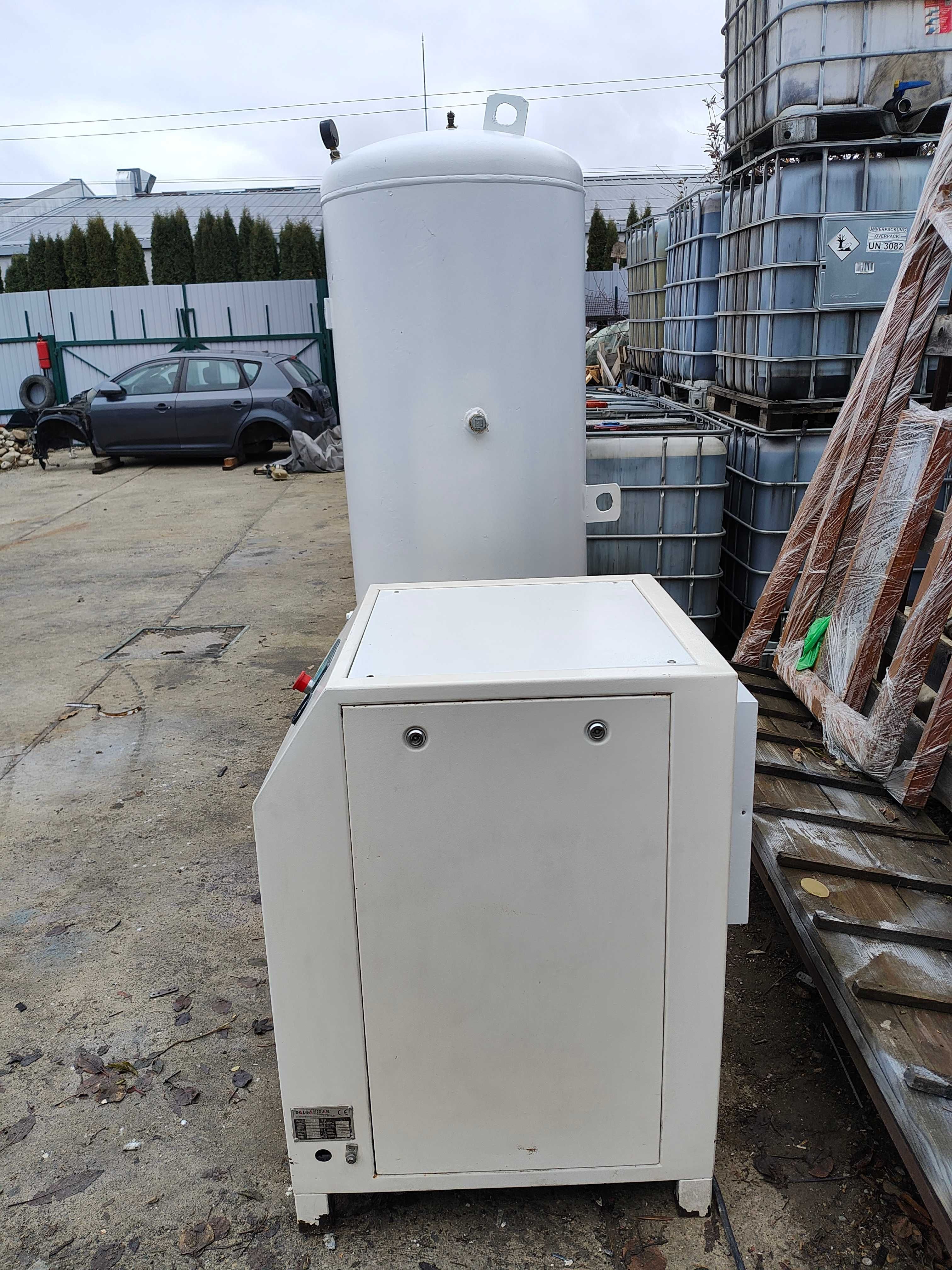 Compresor cu surub 11kw, am filmulete in functiune