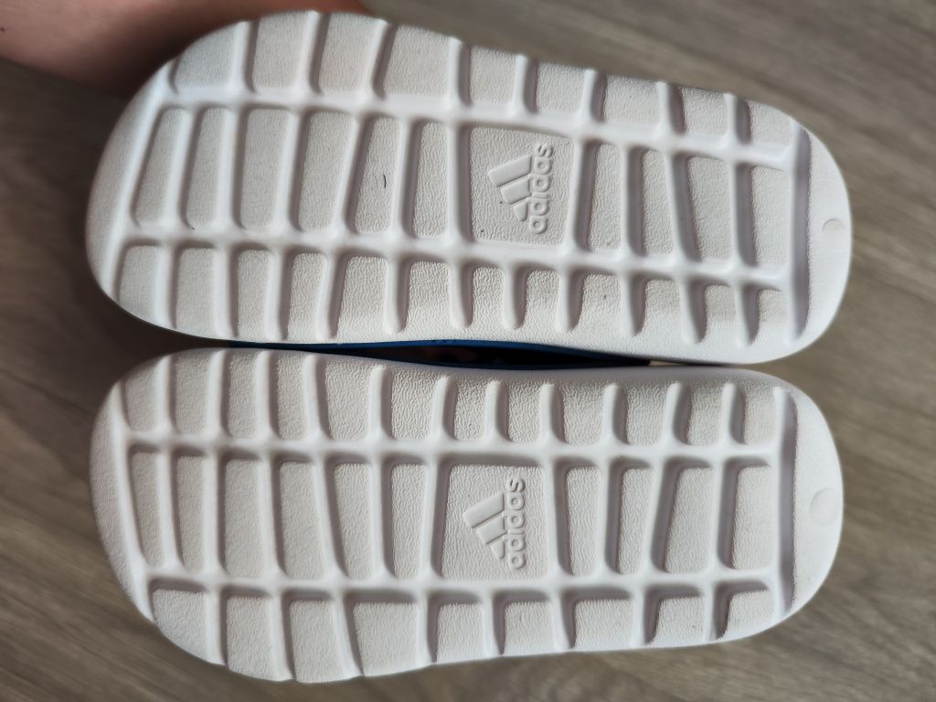 Нови Сандали Adidas номер 28
