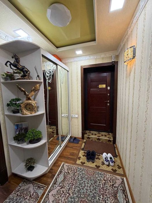 чиланзар,метро Хамза  3/3/4, балкон 2х6  70м2