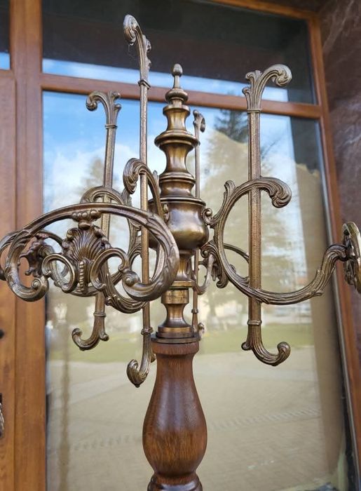 Изключително красива настолна закачалка