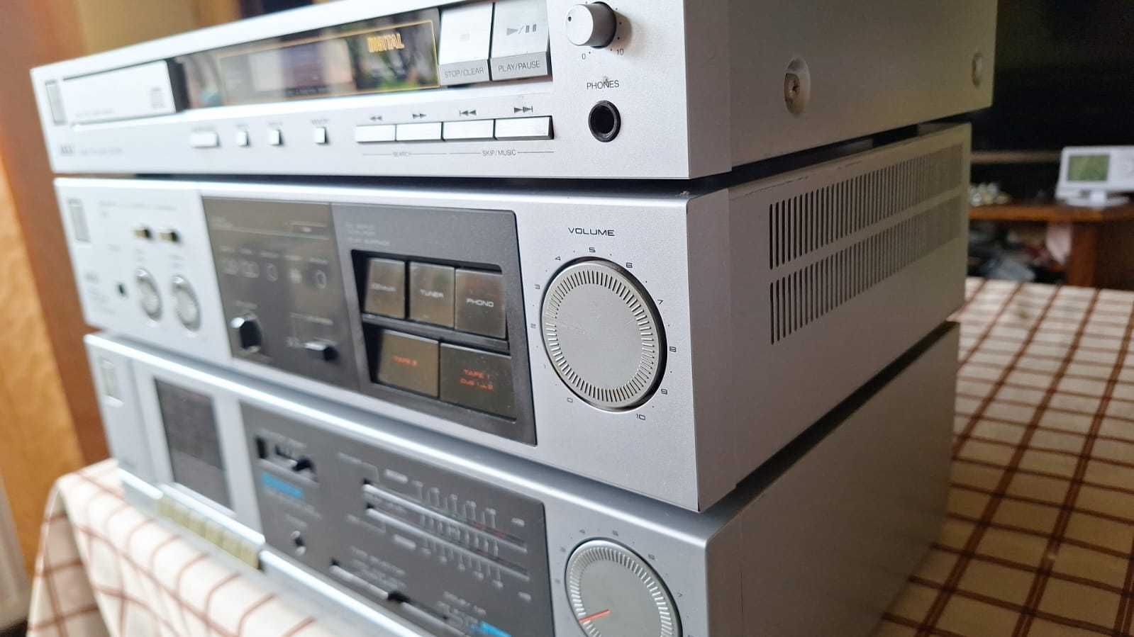 Set audio Akai amplificator, cd player si casetofon deck.