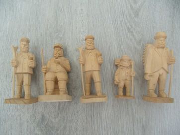 оф.6436 серия от пет стари дървени фигурки