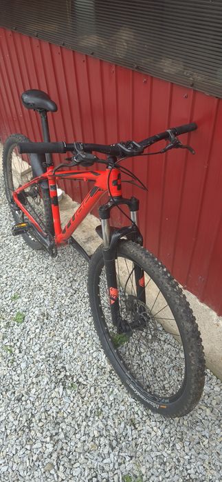 Vând bicicleta CUBE